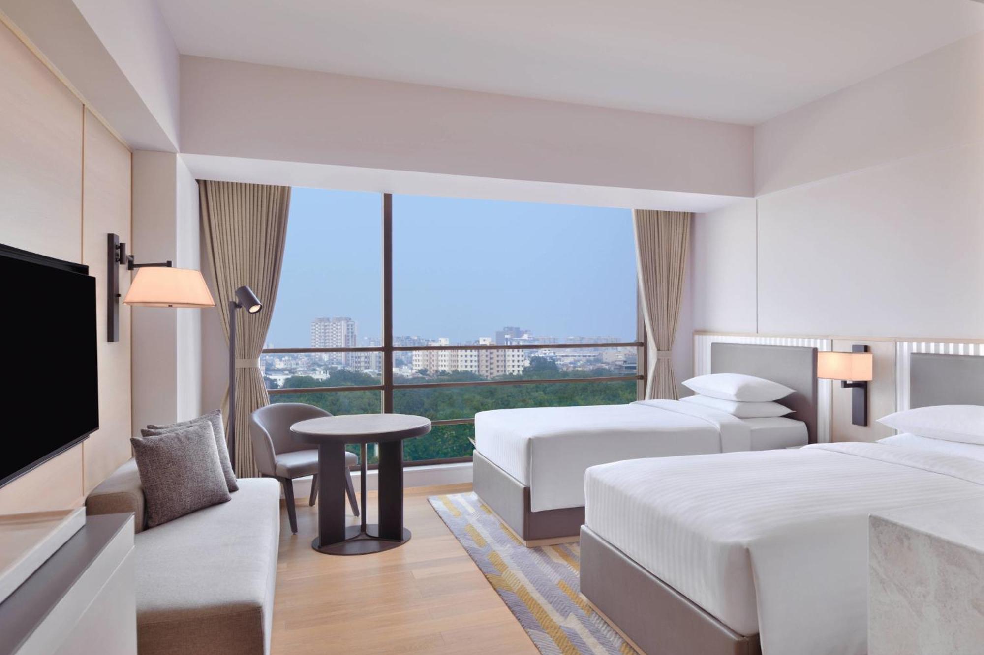 Courtyard By Marriott Sindhu Bhavan Road होटल Ahmedabad